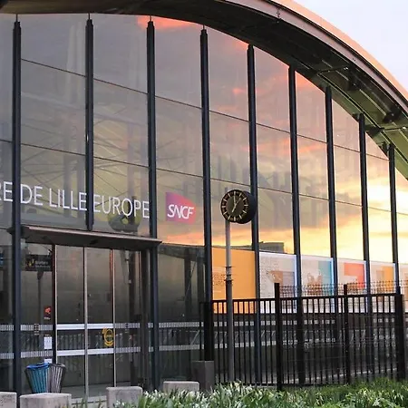 Vieux Spacieux Et Equipe Apartment